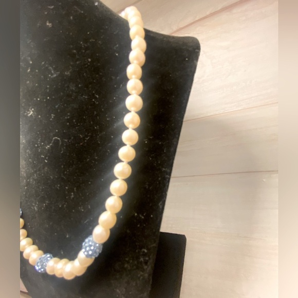 Fresh water pearls and crystals set Necklace, bracelet, and earrings - Picture 6 of 11